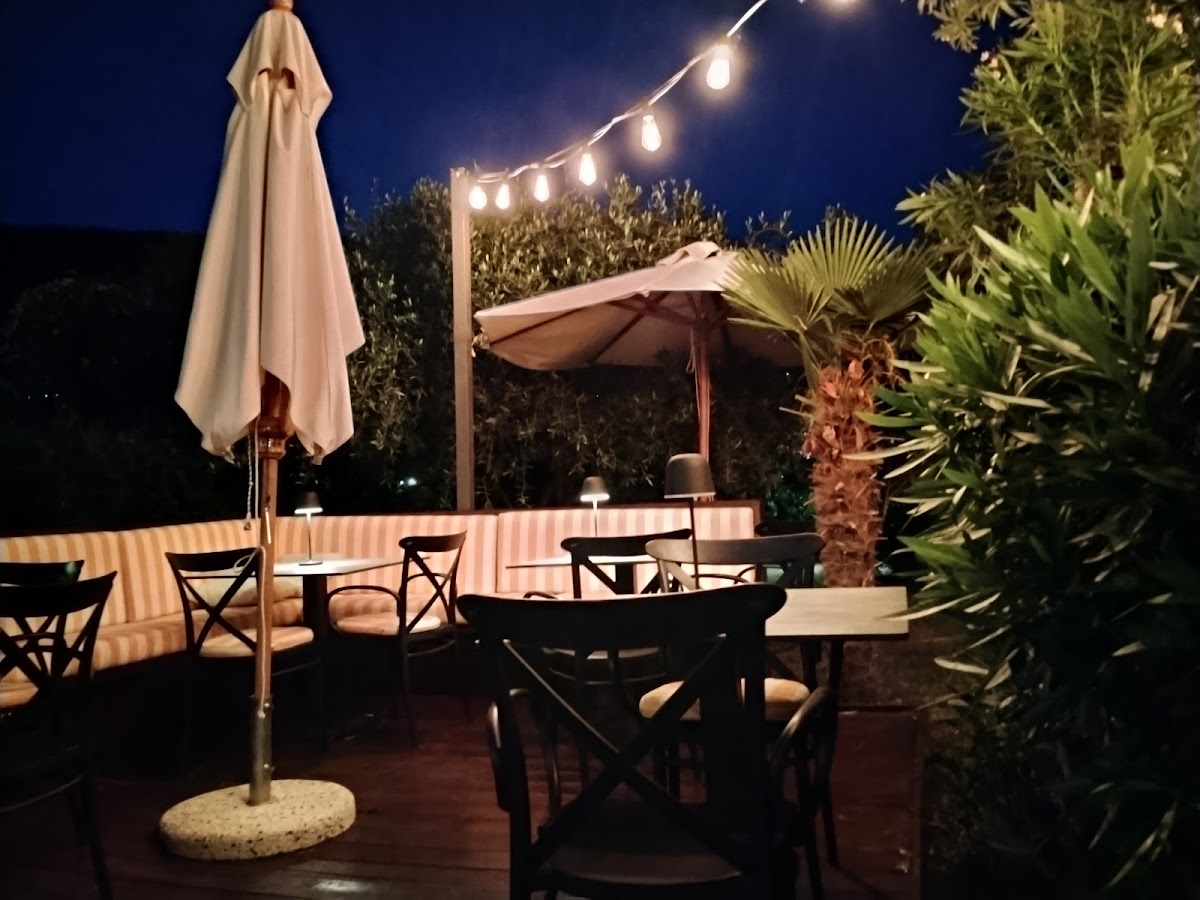 Volat Lounge Bar & Restaurant enterijer